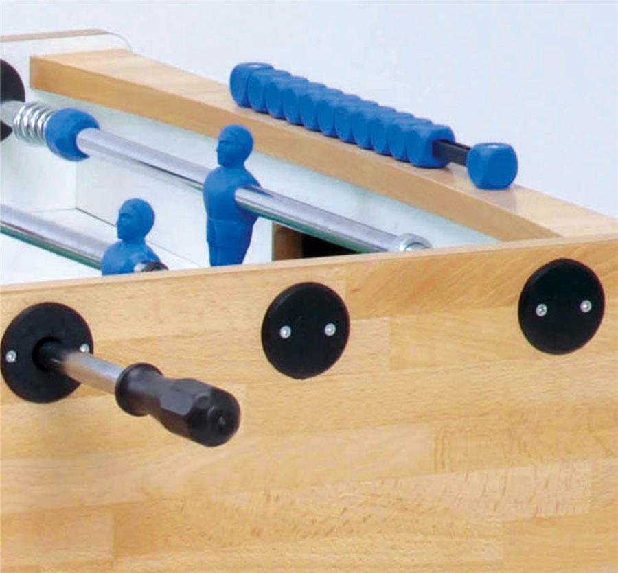 Tischkicker mit blauen Spielfiguren auf Metallstangen, Holzrahmen und schwarzen Griffen.