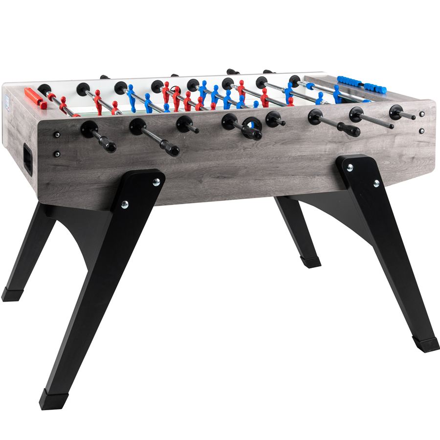 Moderner Tischkicker mit grauer Holzoptik, schwarzen Beinen und Spielfiguren in Rot und Blau.