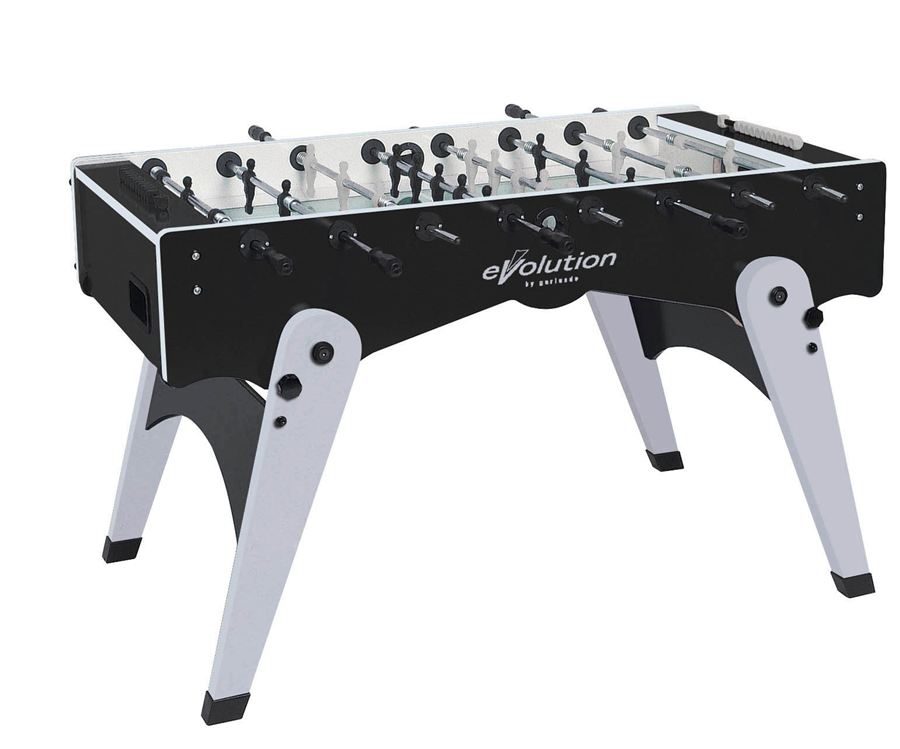Schwarzer Tischkicker mit weißen Beinen und mehreren Spielfiguren auf einem grünen Spielfeld.