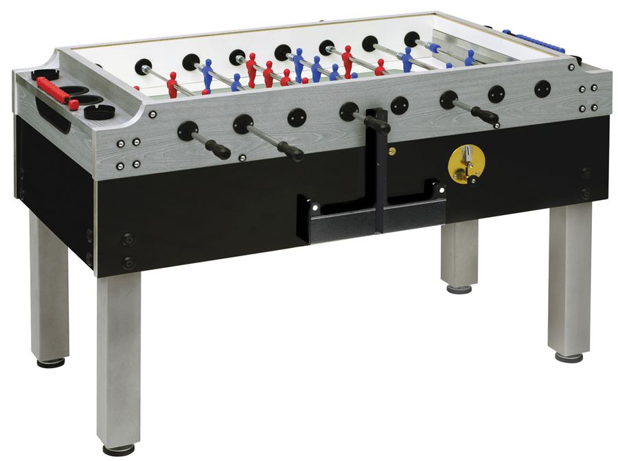 Tischfußballspiel mit roten und blauen Spielfiguren auf einem stabilen, silbernen Gestell mit Münzeinwurf.