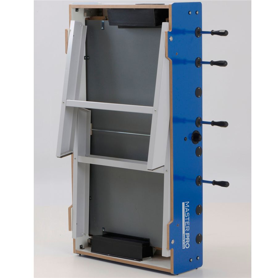 Blauer Tischkicker mit verstellbaren Stangen, geöffnet zur Wartung, zeigt die interne Struktur und Mechanik.
